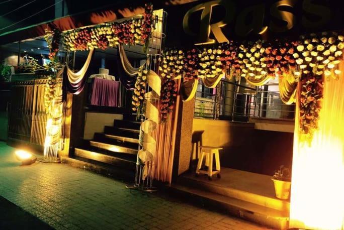 Rass Hotel Kanpur Exteriör bild
