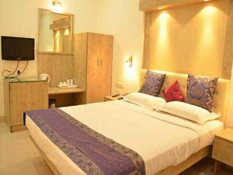 Rass Hotel Kanpur Exteriör bild