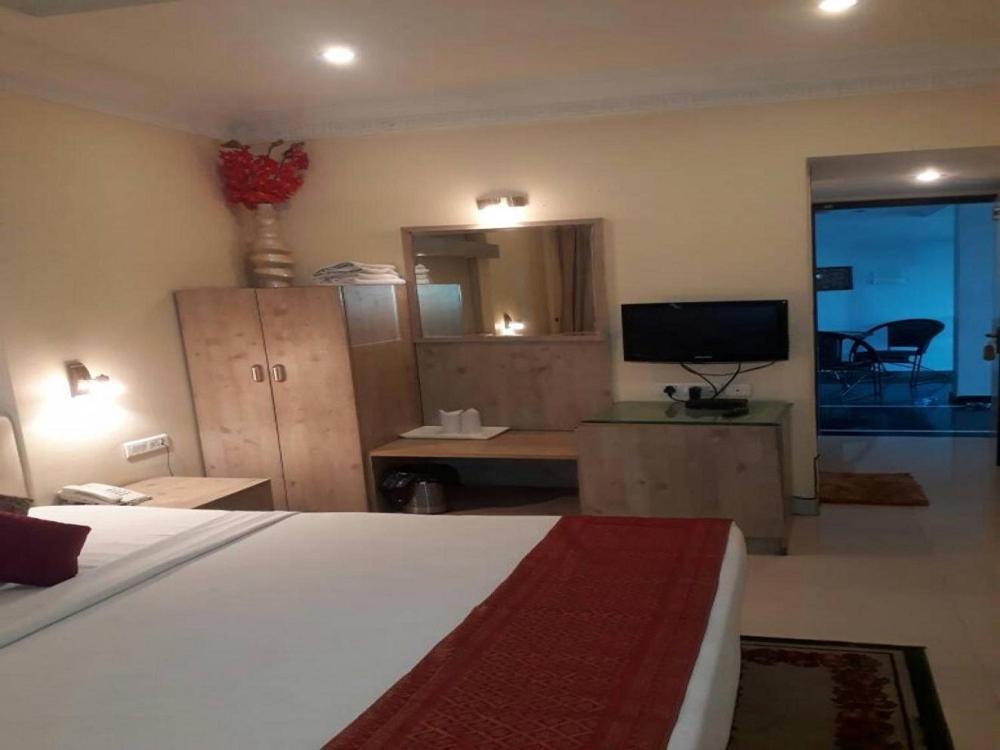 Rass Hotel Kanpur Exteriör bild