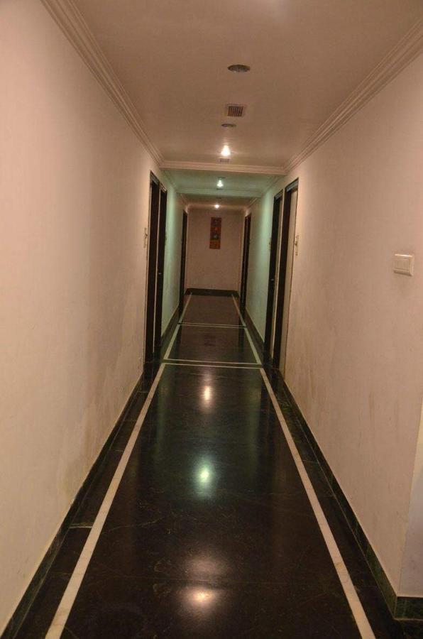 Rass Hotel Kanpur Exteriör bild