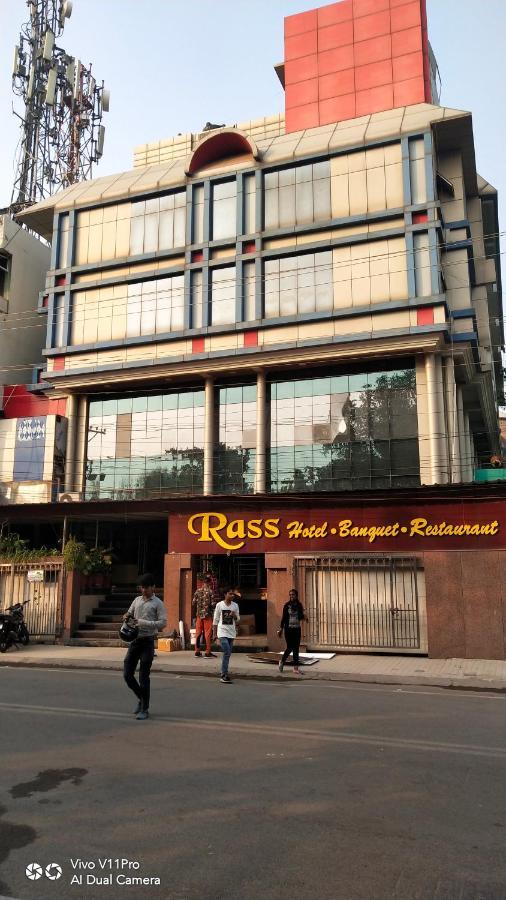 Rass Hotel Kanpur Exteriör bild