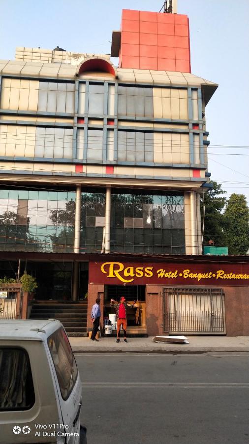 Rass Hotel Kanpur Exteriör bild