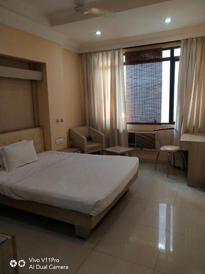 Rass Hotel Kanpur Exteriör bild