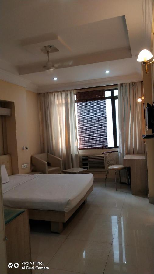 Rass Hotel Kanpur Exteriör bild