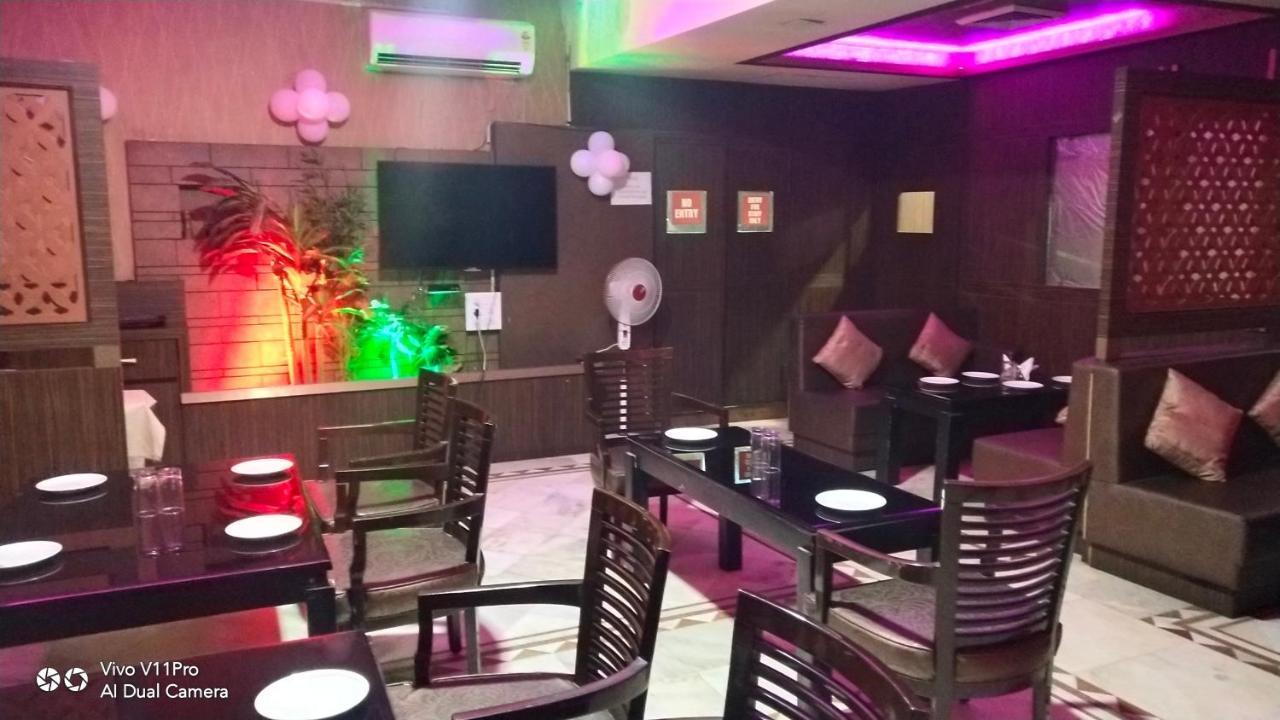 Rass Hotel Kanpur Exteriör bild
