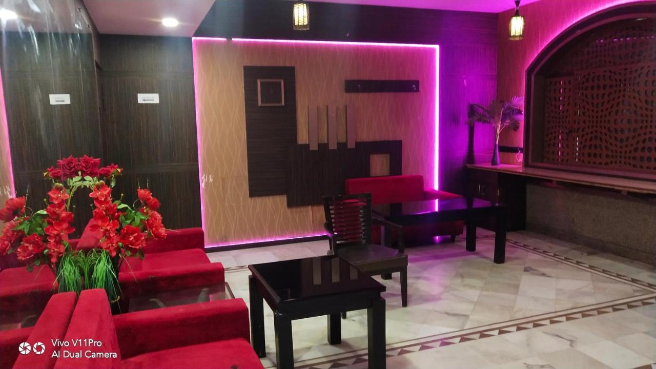 Rass Hotel Kanpur Exteriör bild