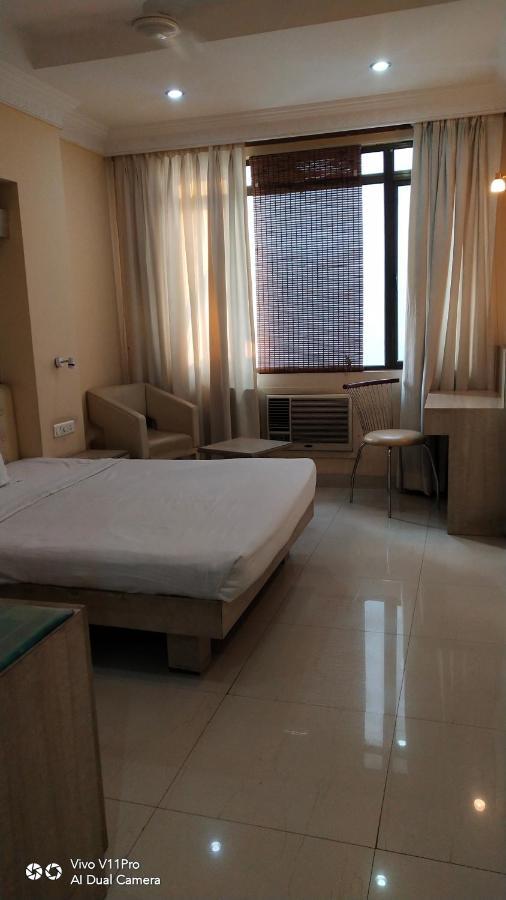 Rass Hotel Kanpur Exteriör bild