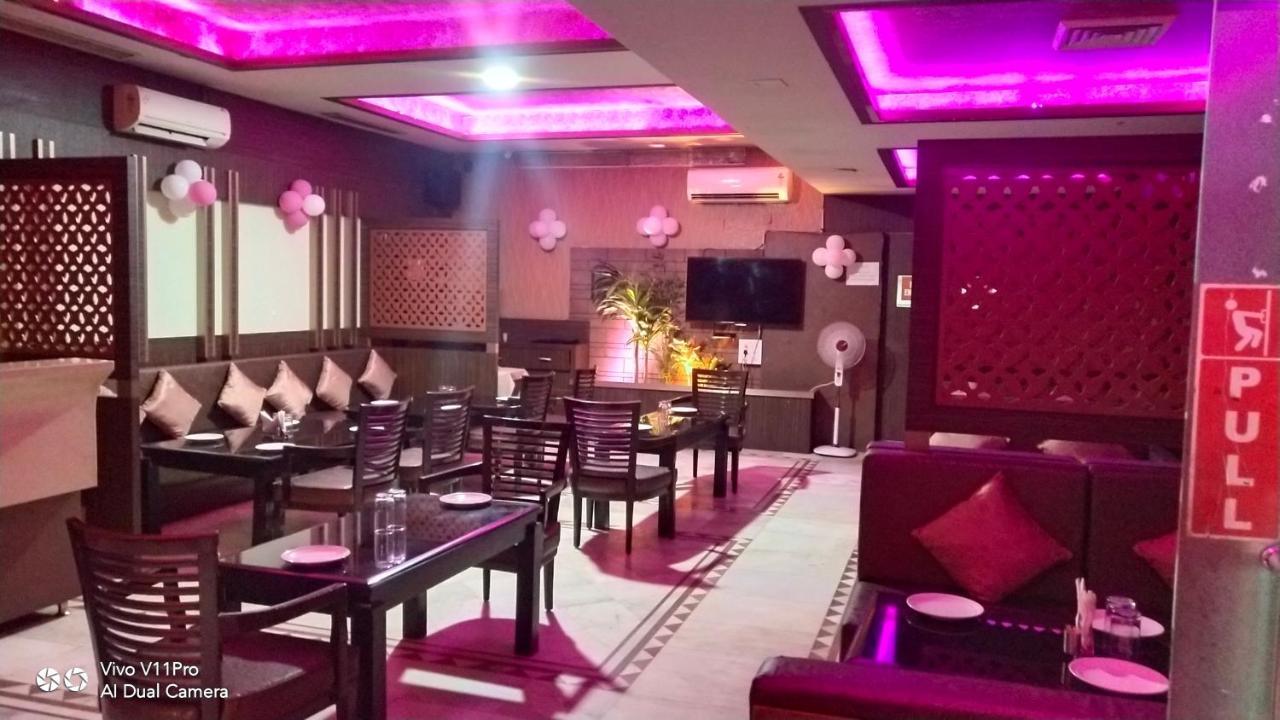 Rass Hotel Kanpur Exteriör bild