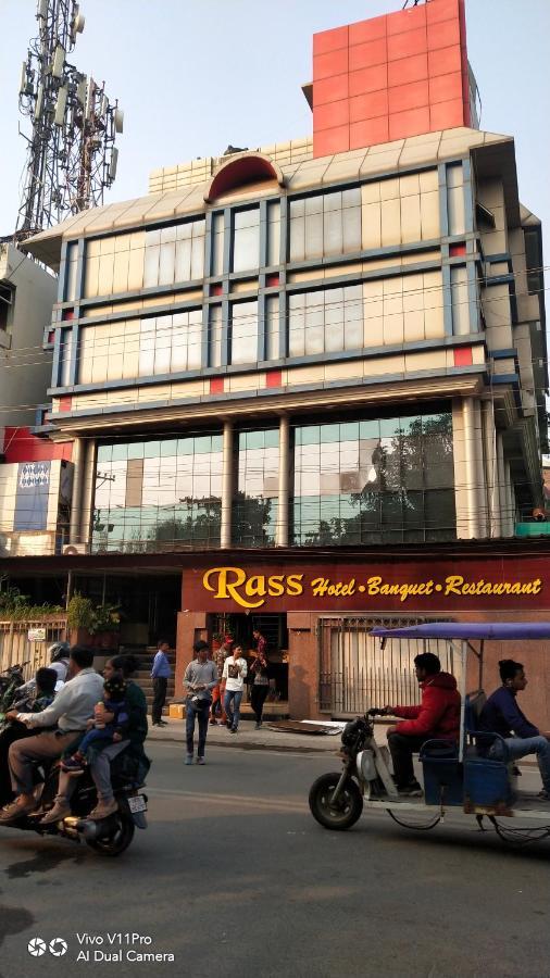 Rass Hotel Kanpur Exteriör bild