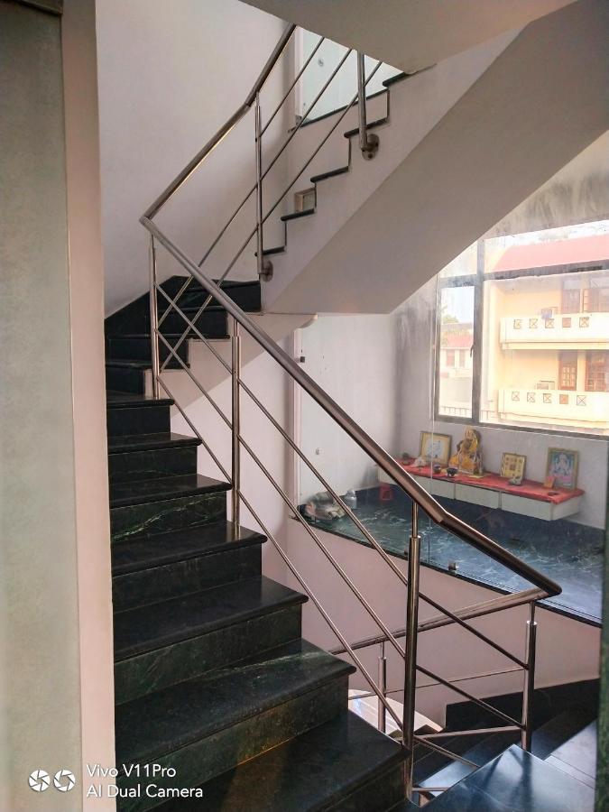 Rass Hotel Kanpur Exteriör bild