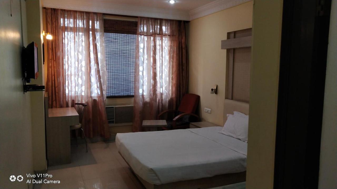 Rass Hotel Kanpur Exteriör bild