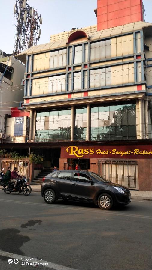 Rass Hotel Kanpur Exteriör bild