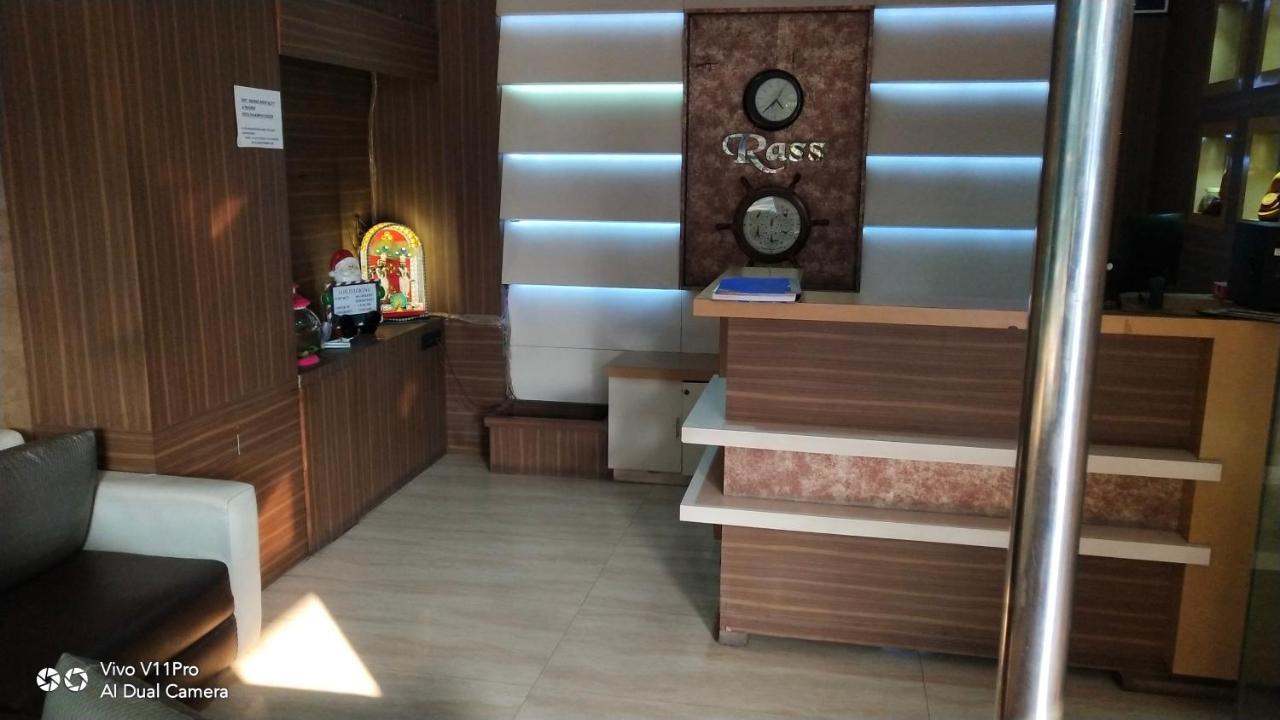 Rass Hotel Kanpur Exteriör bild